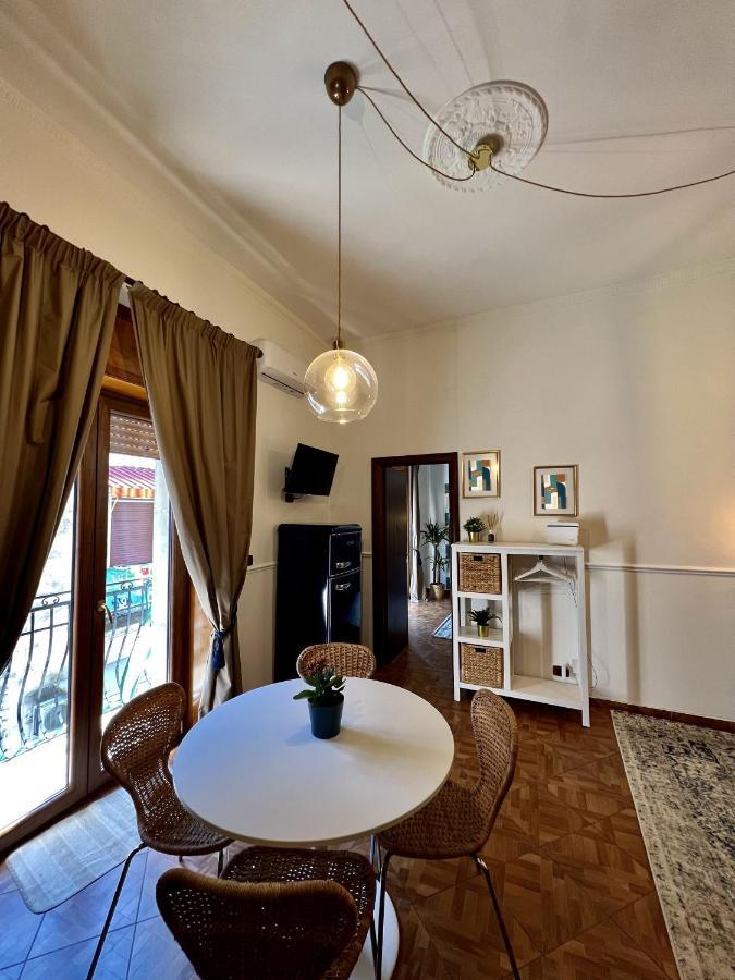 Appartamento Nel Cuore Di Napoli - Apartment In The Heart Of Неаполь Екстер'єр фото